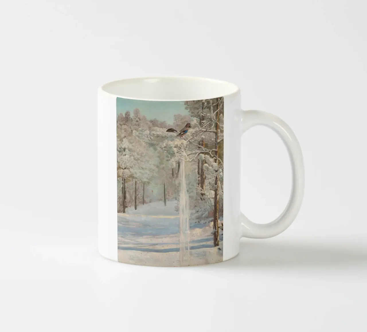 Winterwald: Eichelhäher auf verschneitem Kiefernzweig Gemälde Keramik Tasse von ClubArt