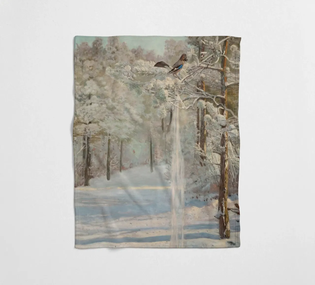 Winterwald: Eichelhäher auf verschneitem Kiefernzweig Gemälde Fleecedecke von ClubArt