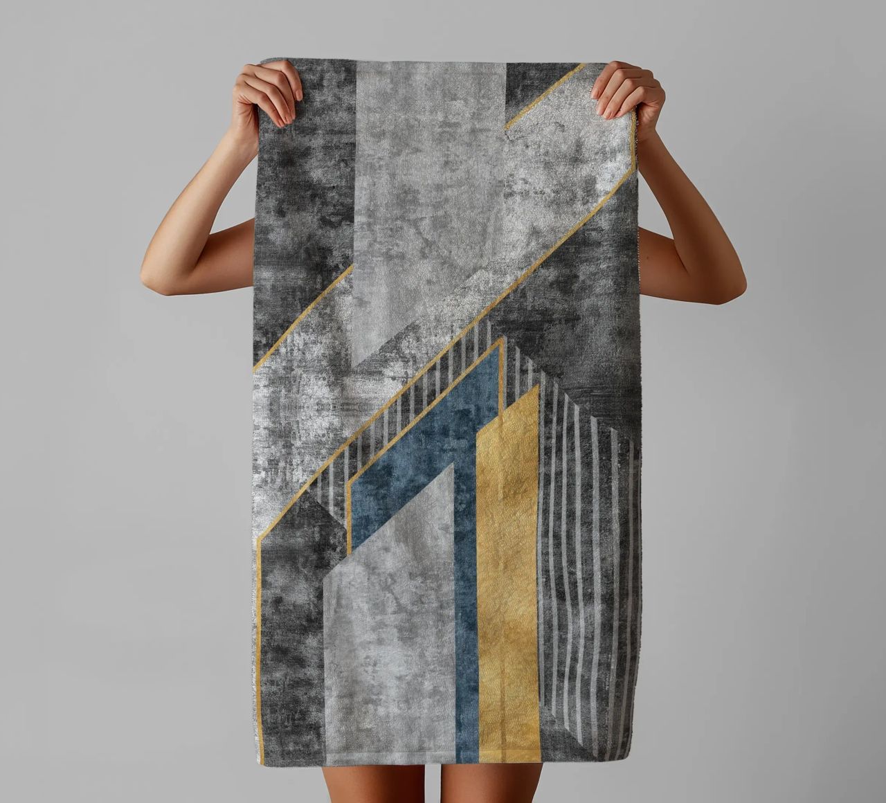 blue and black abstract art with lines asciugamano da bagno da vintageshop