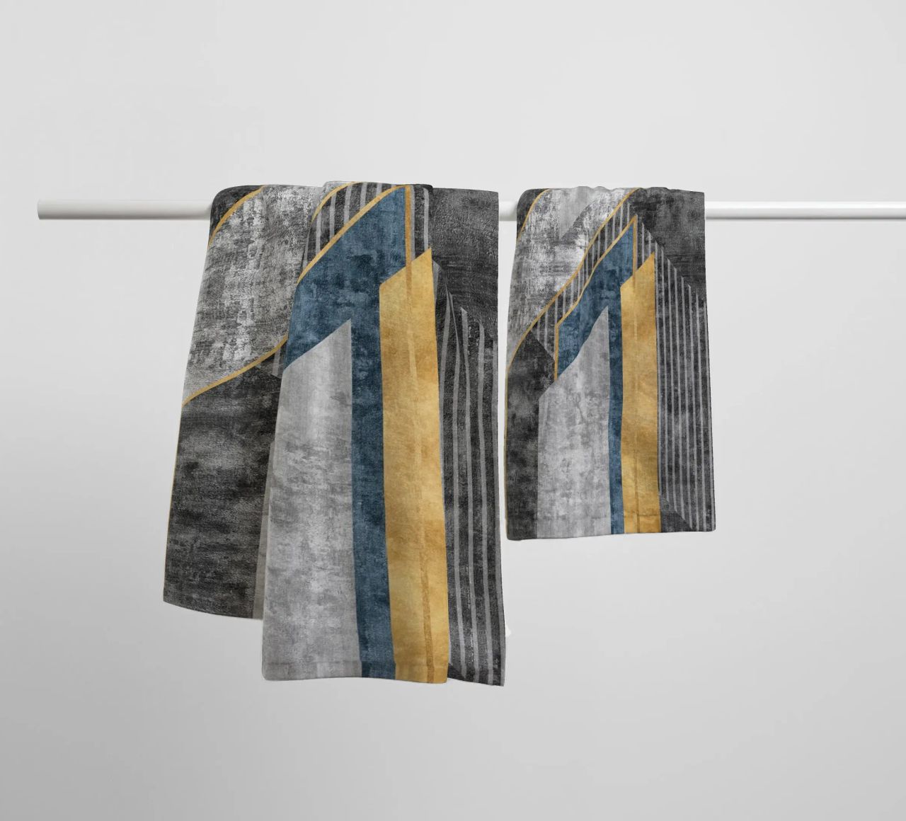 blue and black abstract art with lines asciugamano da bagno da vintageshop