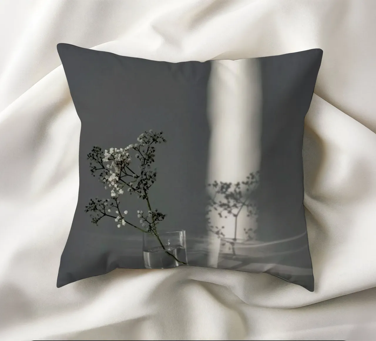 Flower Branch In A Magic Sunbeam cuscino da Studio Nahili