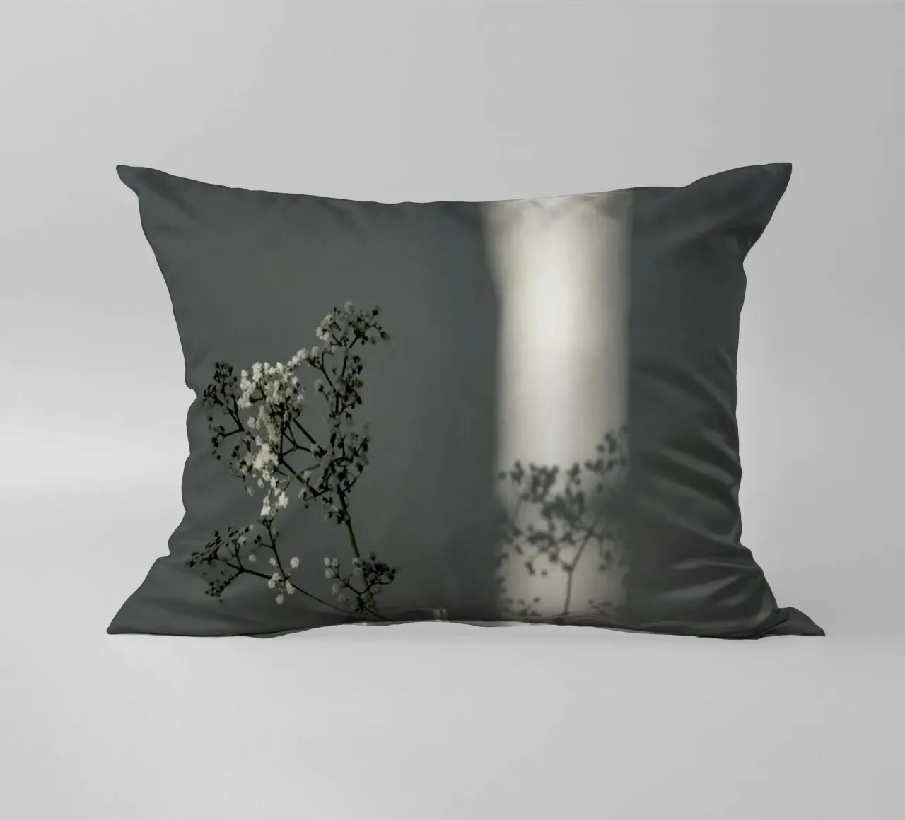 Flower Branch In A Magic Sunbeam cuscino da Studio Nahili