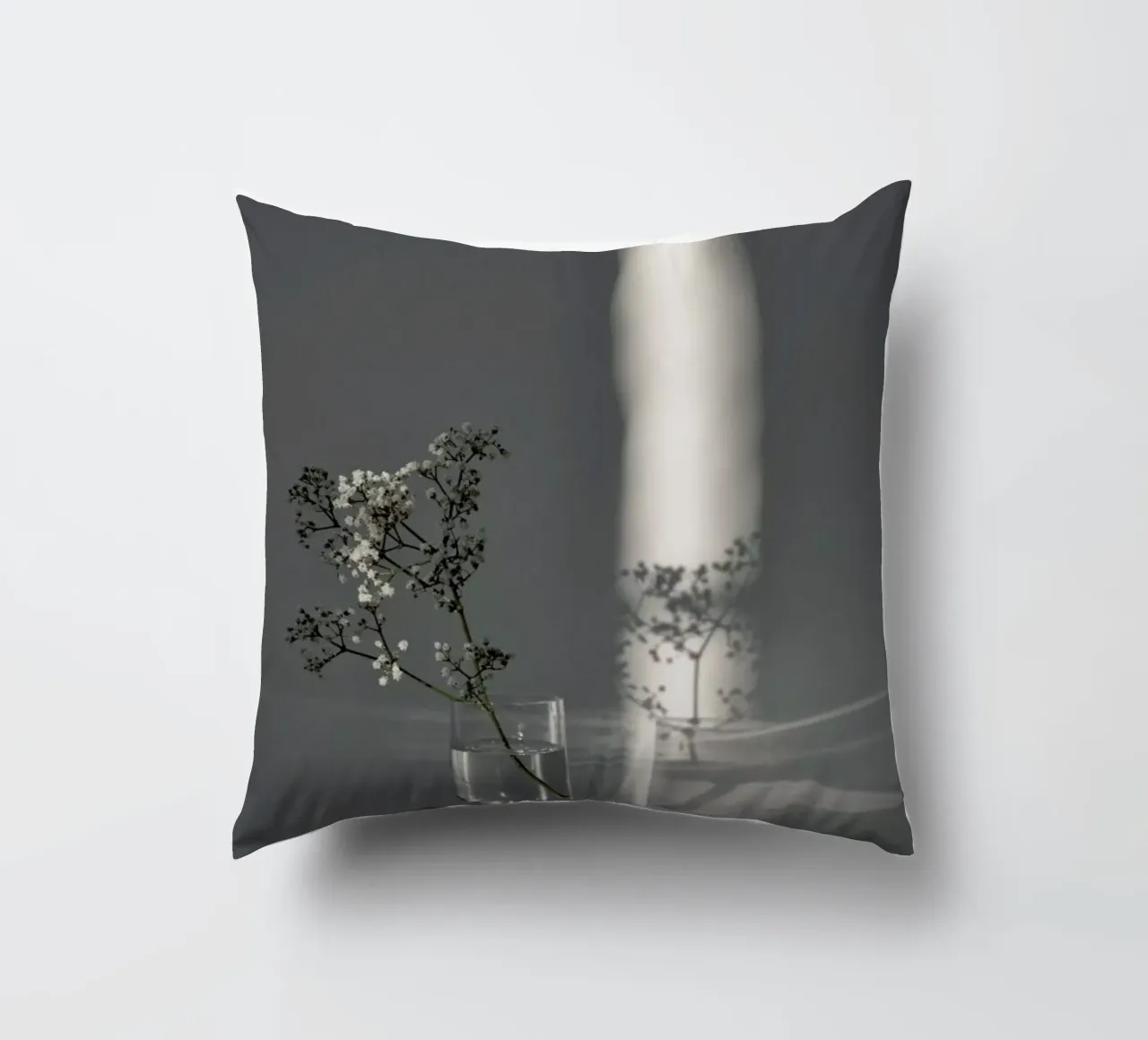 Flower Branch In A Magic Sunbeam cuscino da Studio Nahili