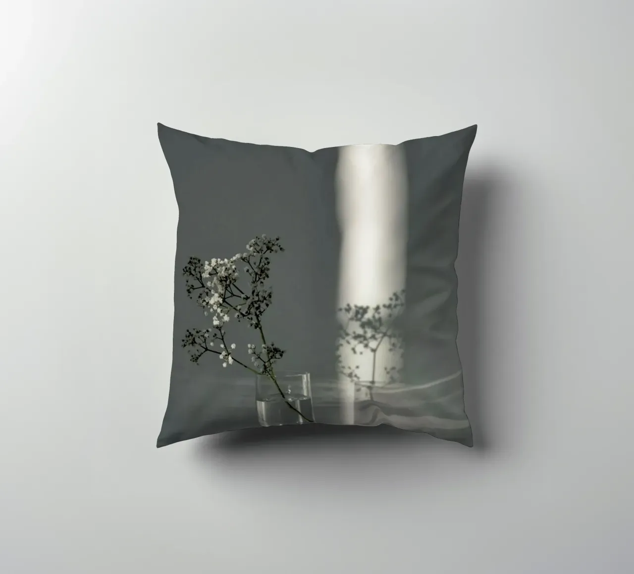 Flower Branch In A Magic Sunbeam cuscino da Studio Nahili