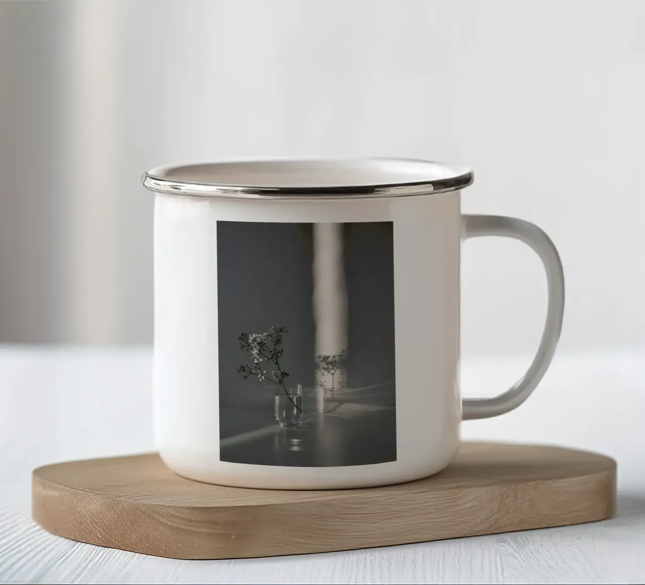 Flower Branch In A Magic Sunbeam tazza in smalto da Studio Nahili