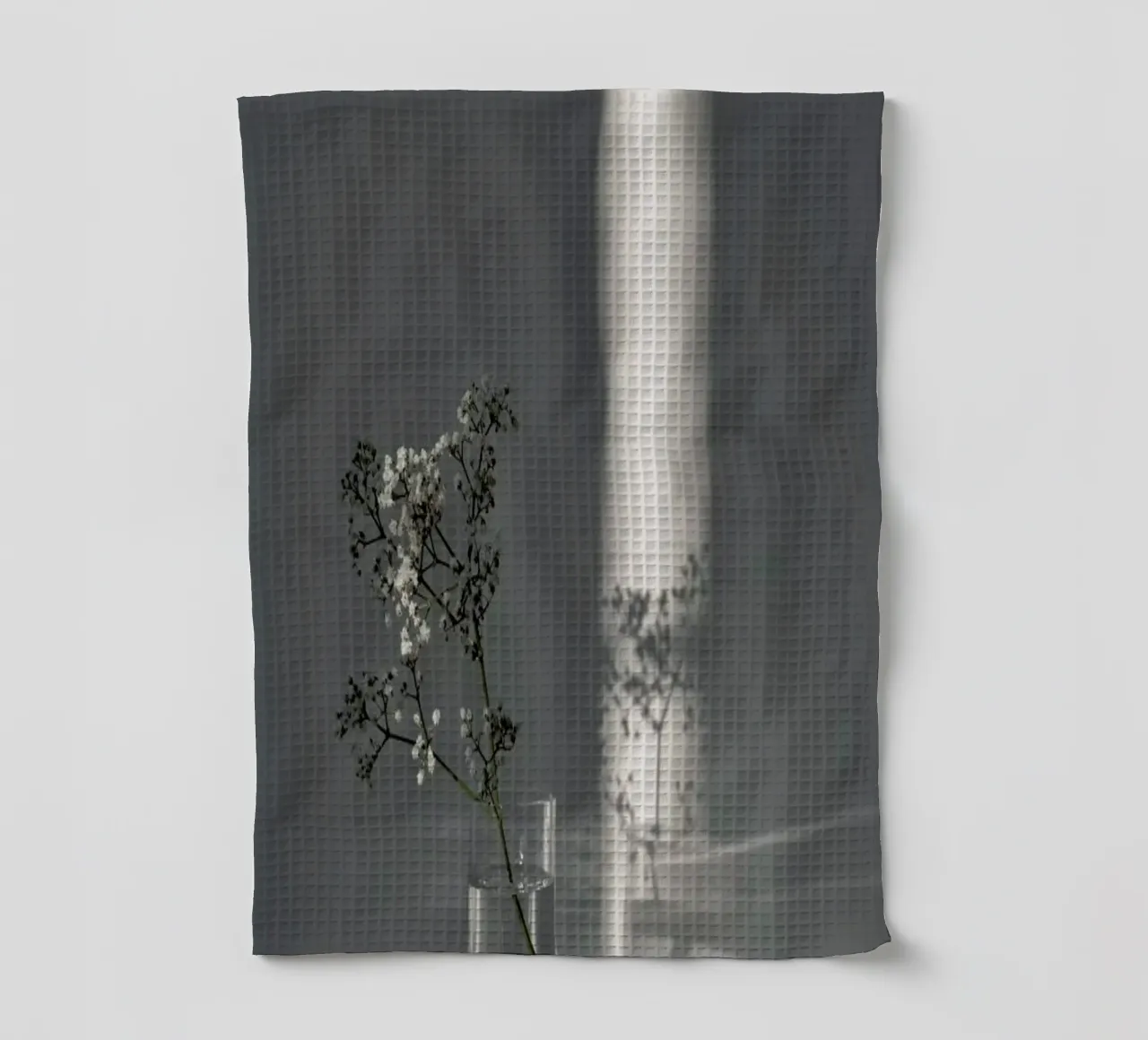 Flower Branch In A Magic Sunbeam torchon de Studio Nahili