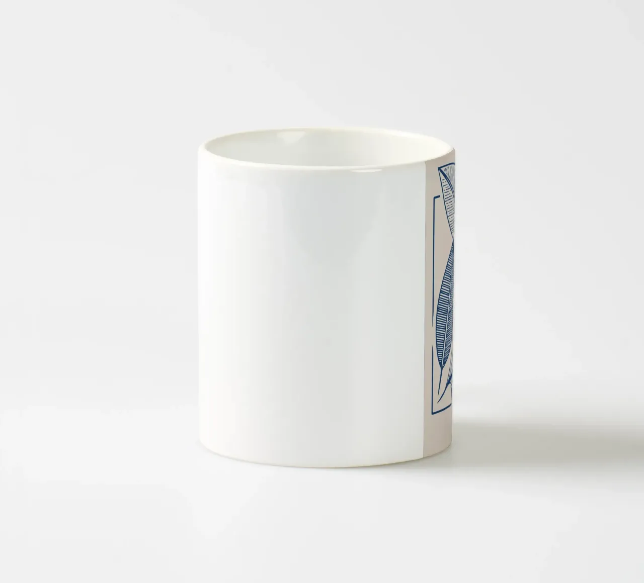 Arte moderna della linea di foglie botaniche in blu navy tazza in ceramica da FlowersShop