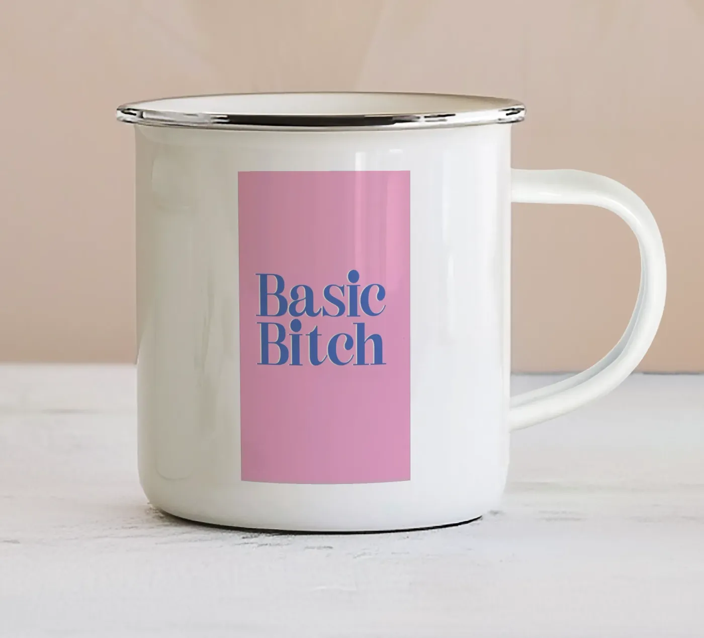 Basic Bitch emaille mok van Ayleen