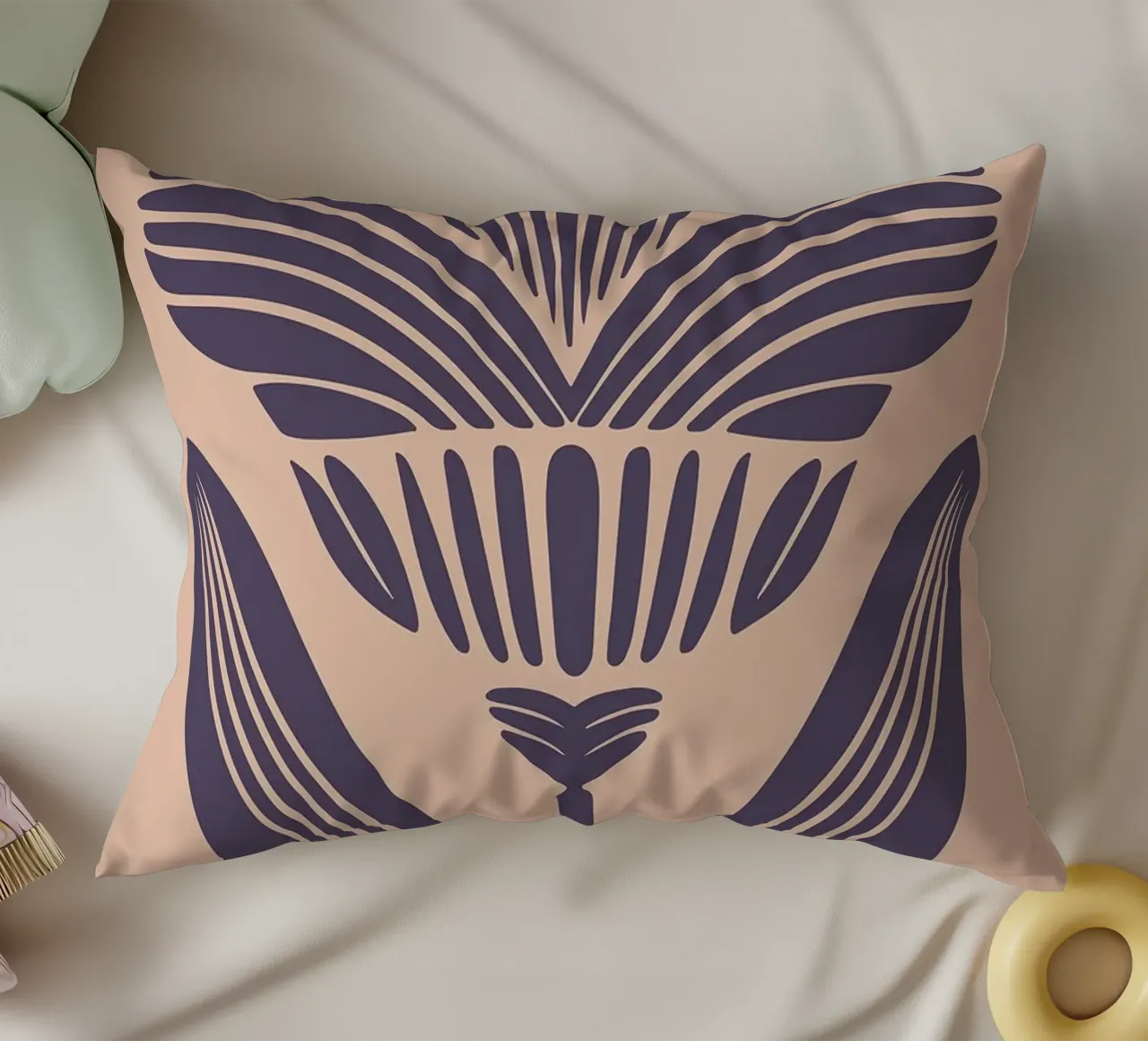 Lino Art Deco botanico tagliato in viola scuro cuscino da FlowersShop