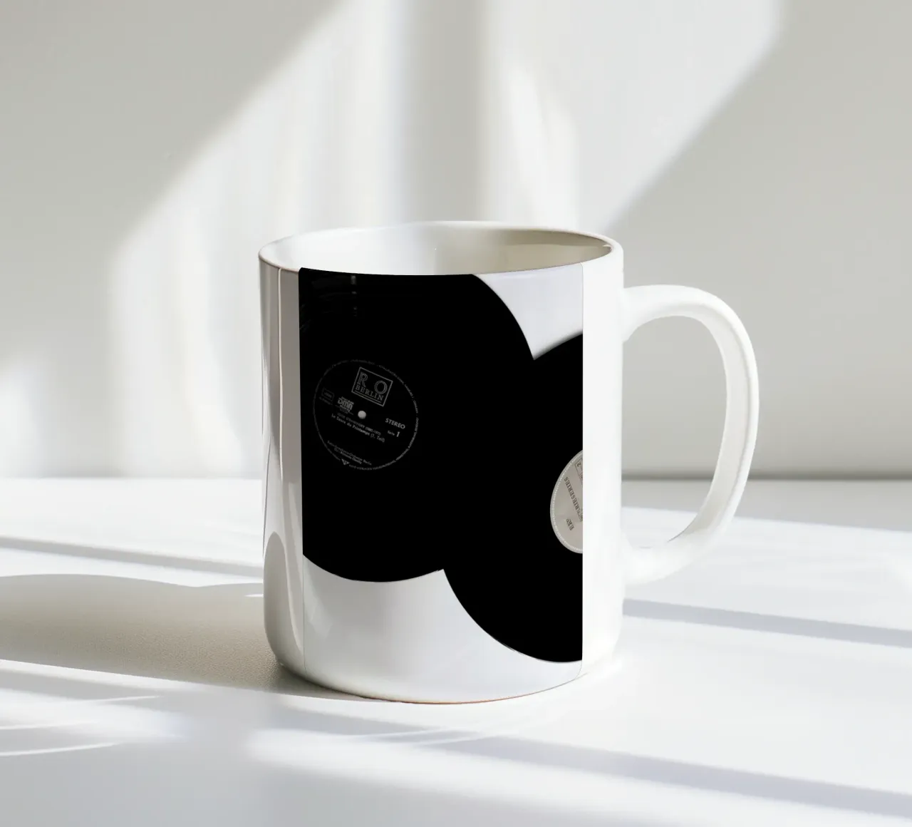 The Simple Beauty Of Music And Records tazza in ceramica da Studio Nahili