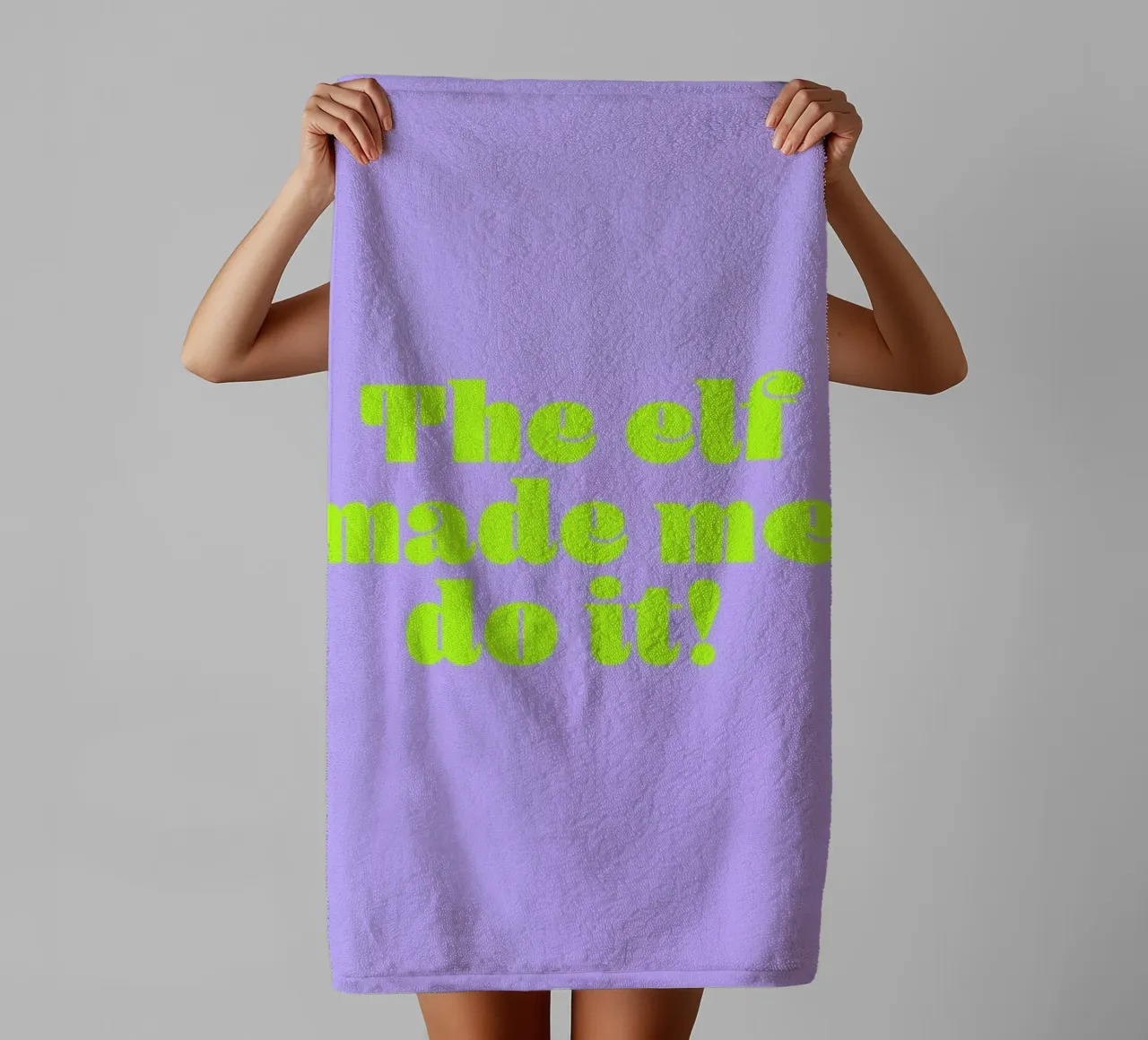 The Elf Made Me Do It asciugamano da bagno da Ayleen