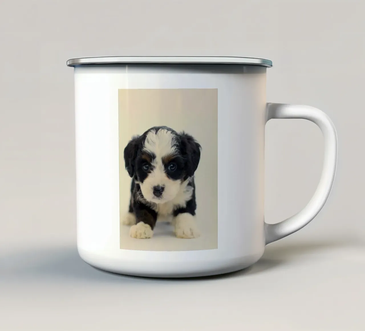 ritratto giocoso di un cucciolo tazza in smalto da animal story home