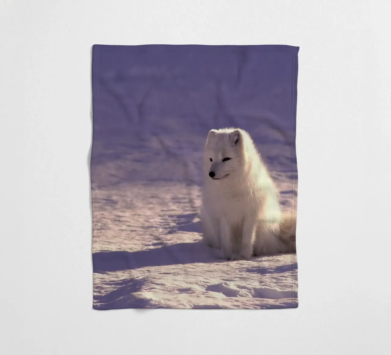 Polarfuchs auf Schnee Fleecedecke von animal story home