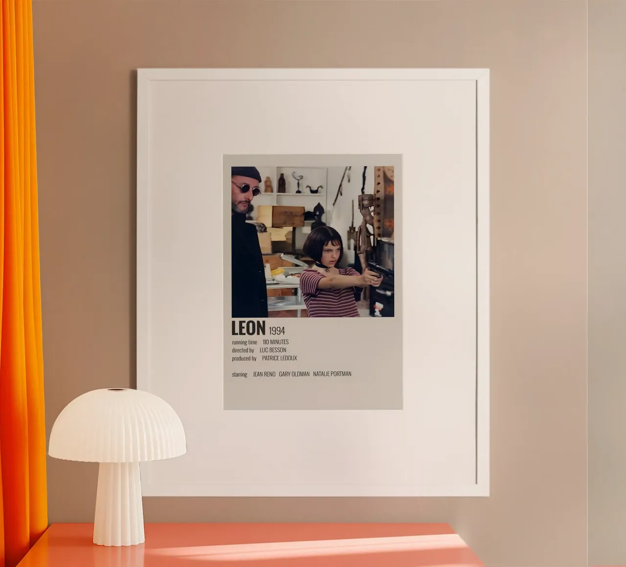 LEON 1994 poster con telaio in legno da MVFminimalist