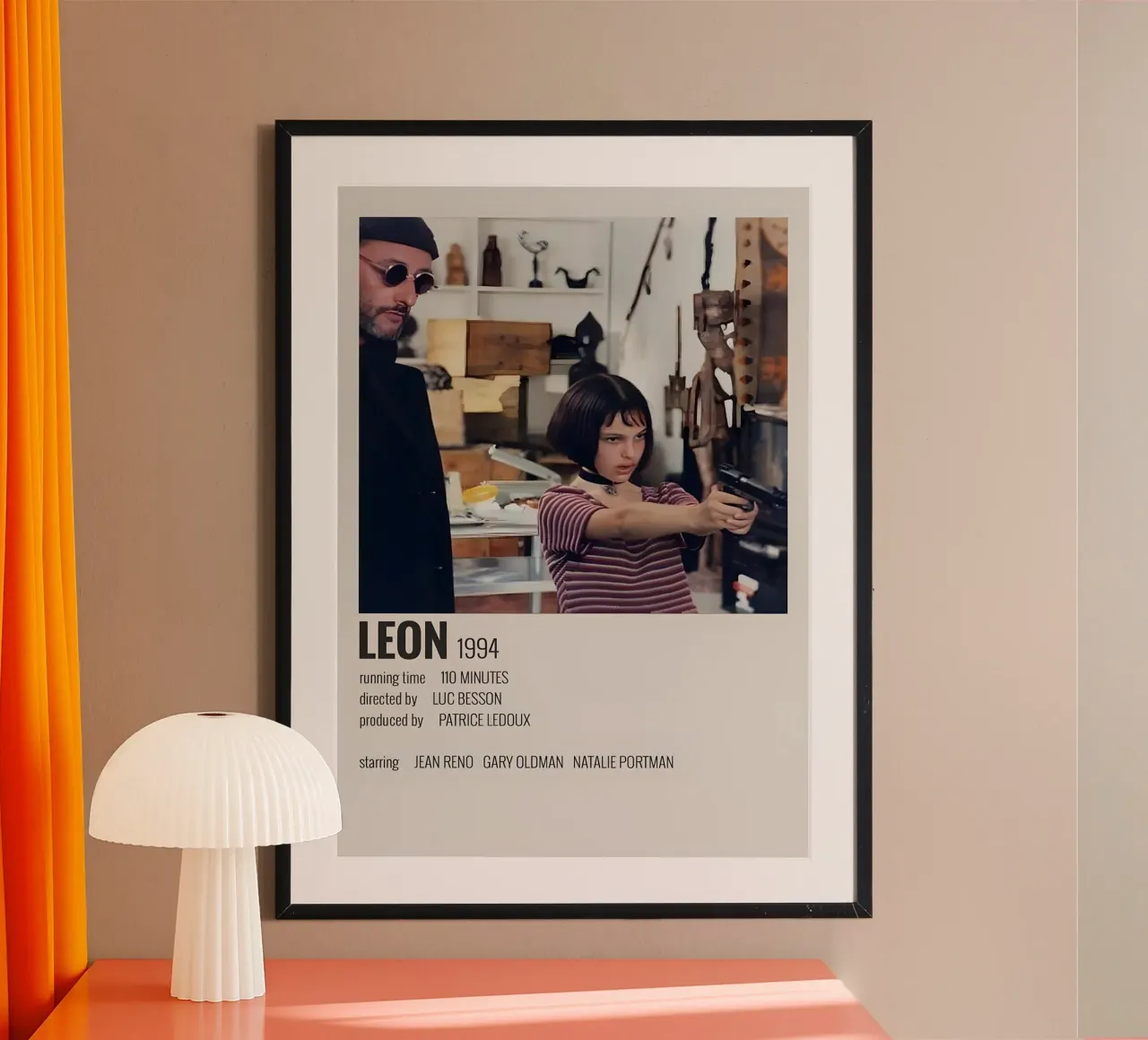 LEON 1994 poster con telaio in legno da MVFminimalist