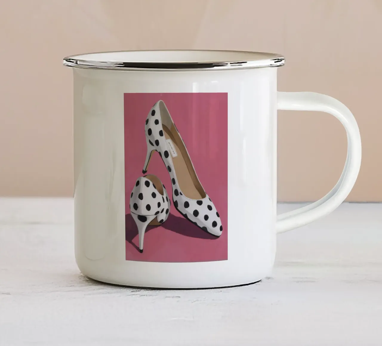 Pompa a pois tazza in smalto da Tiga Bersama
