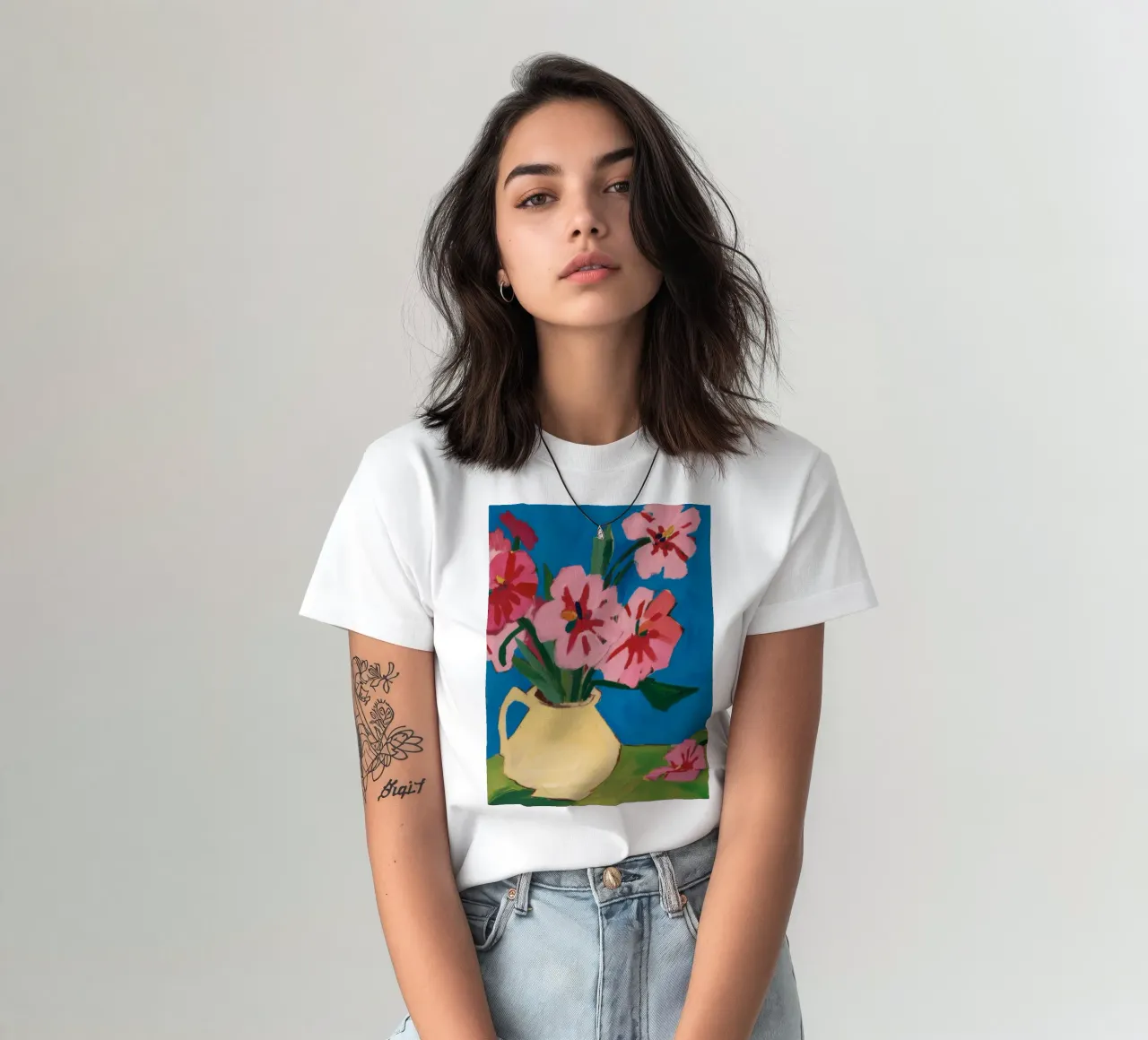Abbraccio di tulipani ocra t-shirt da Fable Tempa