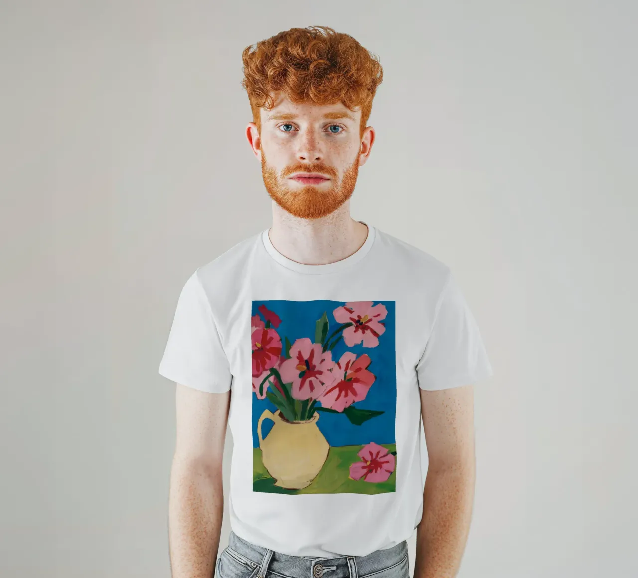 Abbraccio di tulipani ocra t-shirt da Fable Tempa