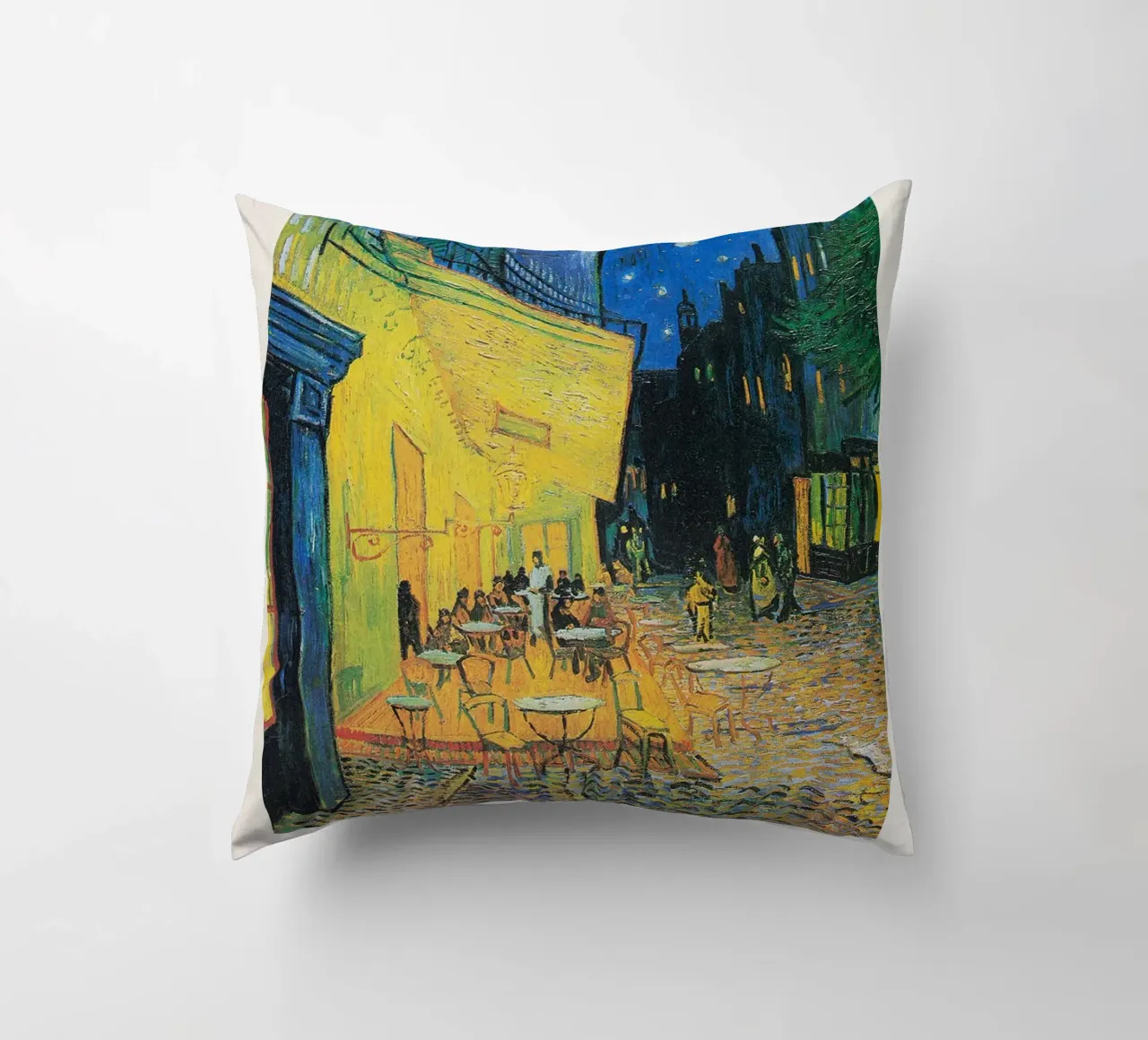 Terrazza del caffè di notte, 1888 cuscino da ashcraft shop