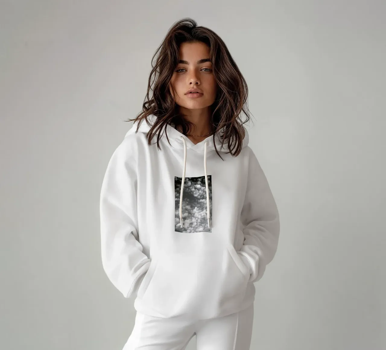 Sky, Clouds And Counting Sheep felpa con cappuccio da Studio Nahili