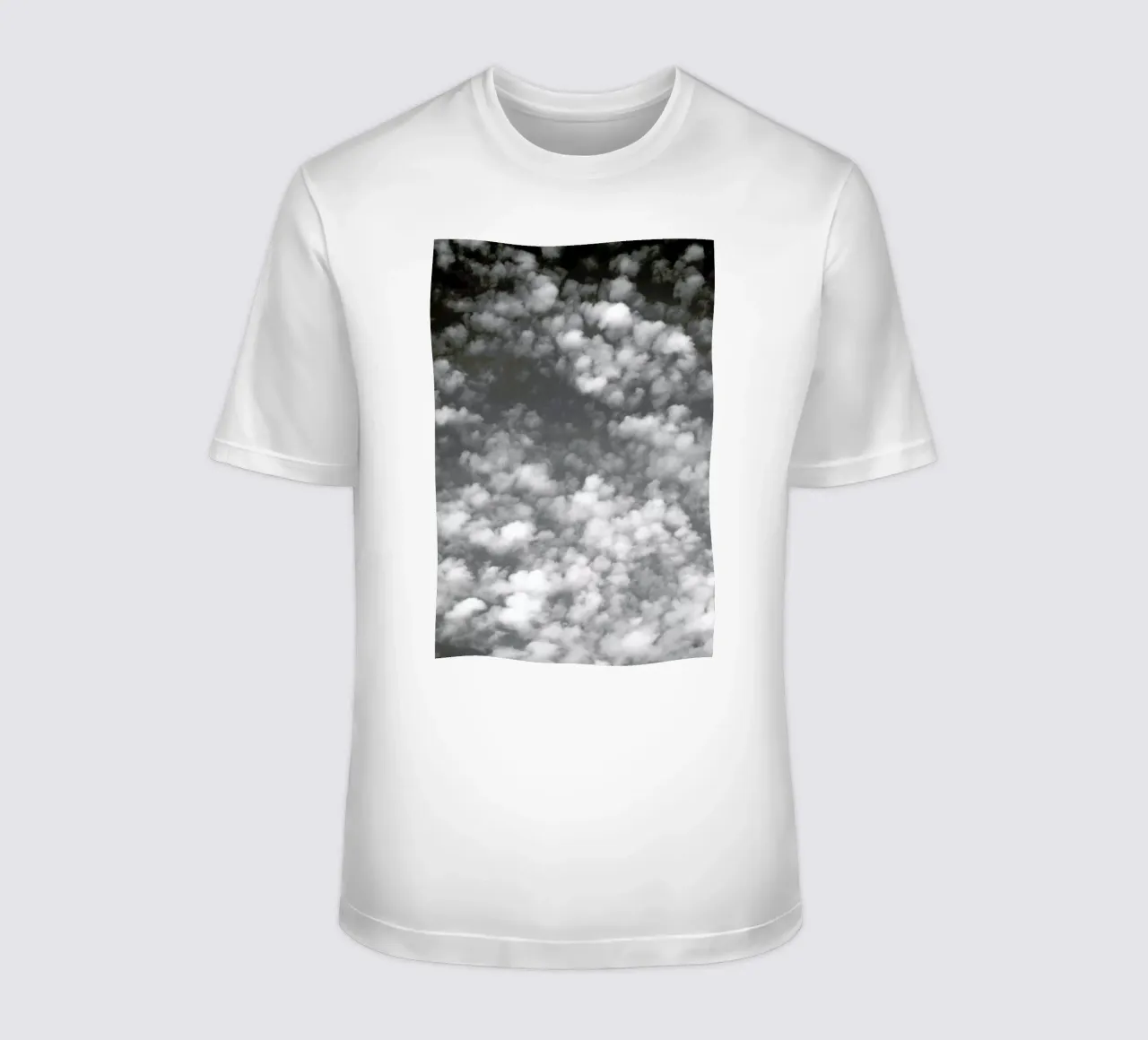 Sky, Clouds And Counting Sheep t-shirt da Studio Nahili