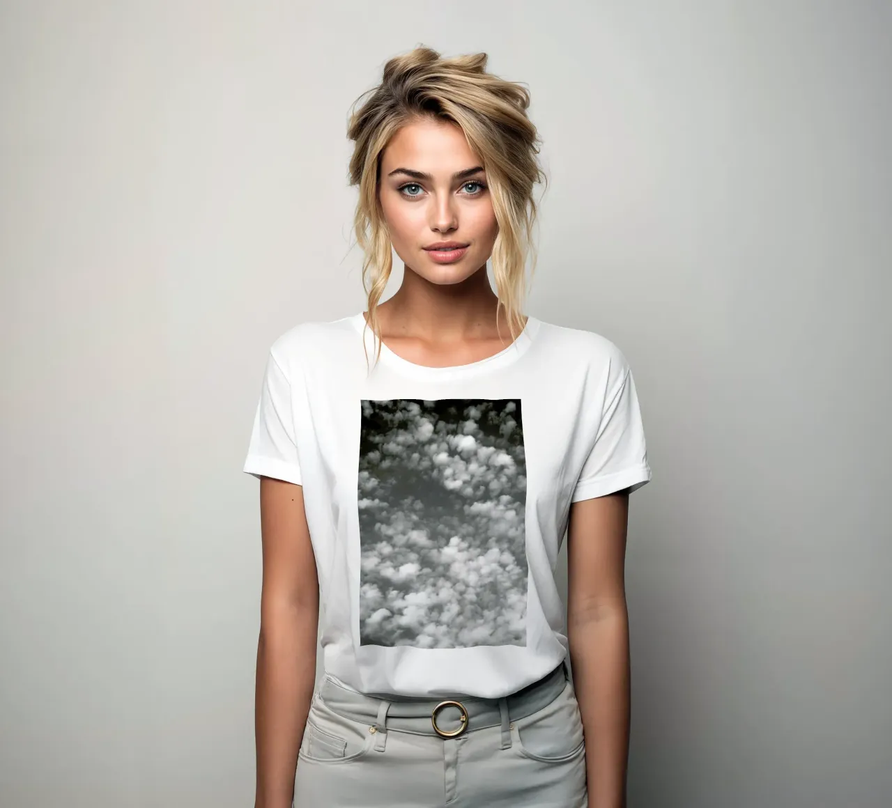 Sky, Clouds And Counting Sheep t-shirt da donna da Studio Nahili