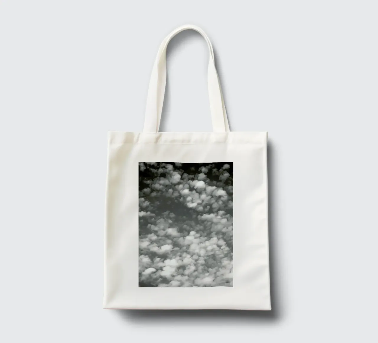 Sky, Clouds And Counting Sheep borsa in juta da Studio Nahili
