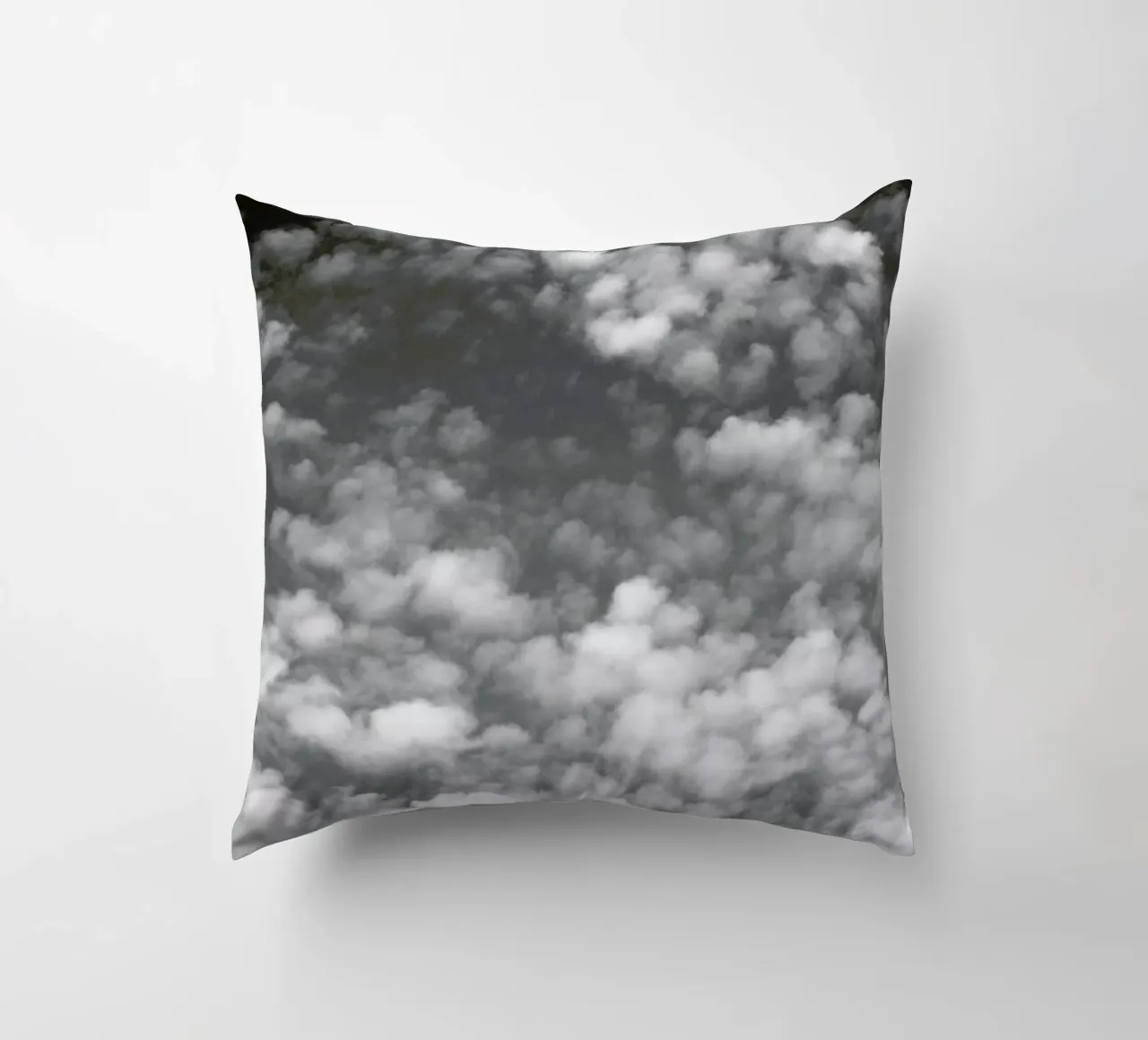 Sky, Clouds And Counting Sheep cuscino da Studio Nahili