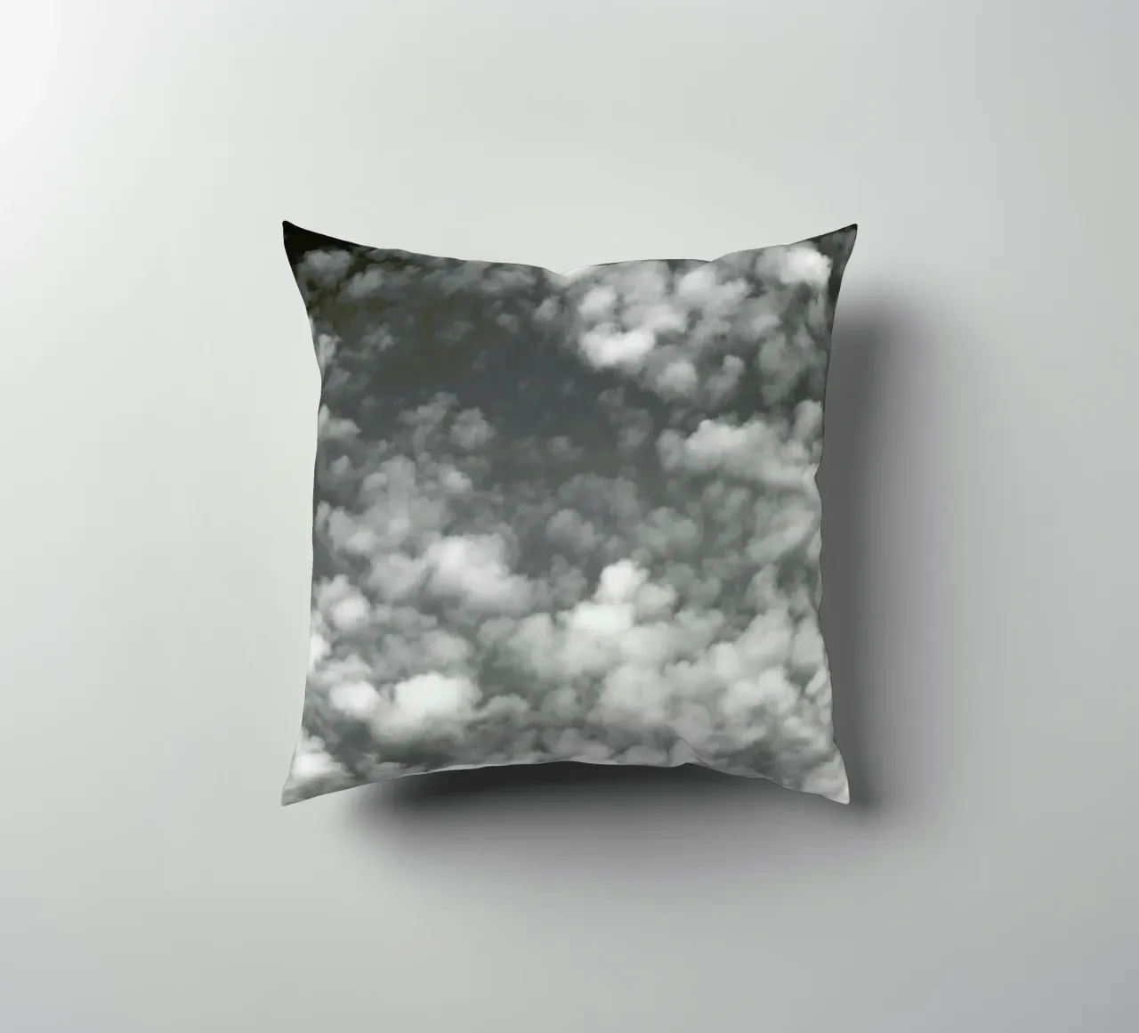 Sky, Clouds And Counting Sheep cuscino da Studio Nahili