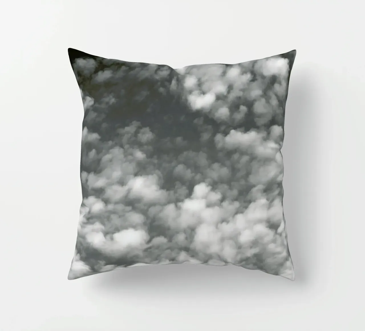 Sky, Clouds And Counting Sheep cuscino da Studio Nahili