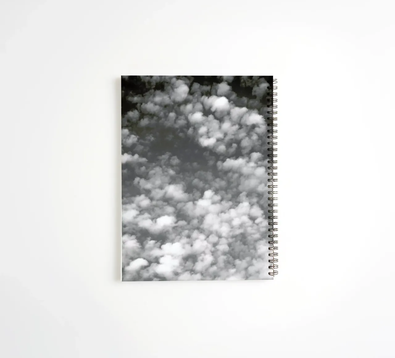 Sky, Clouds And Counting Sheep diario ad anelli da Studio Nahili