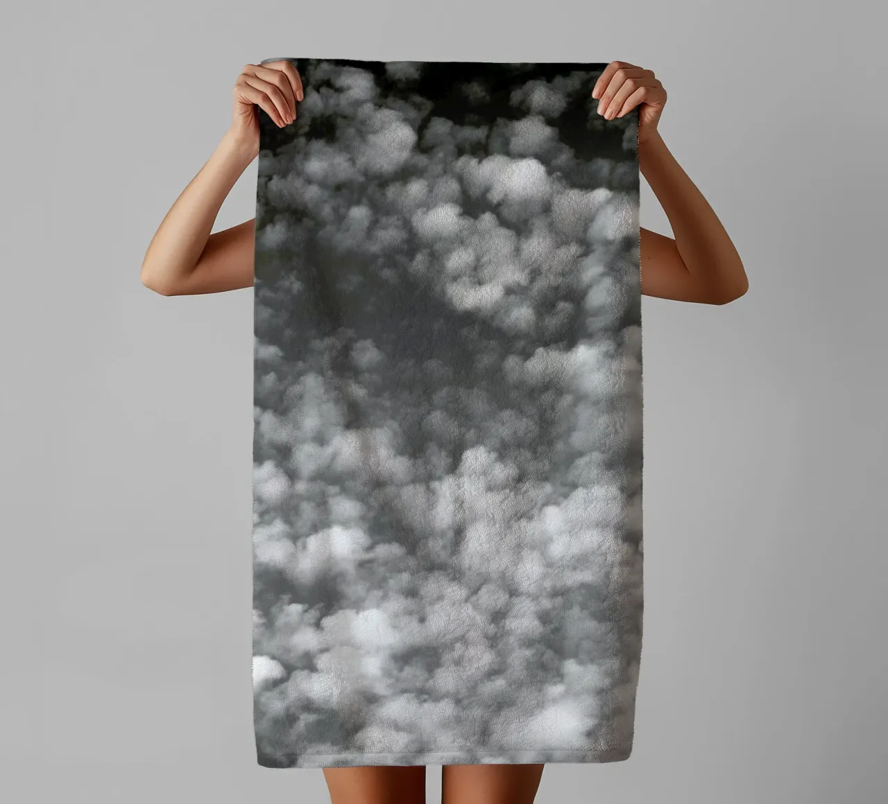 Sky, Clouds And Counting Sheep asciugamano da bagno da Studio Nahili