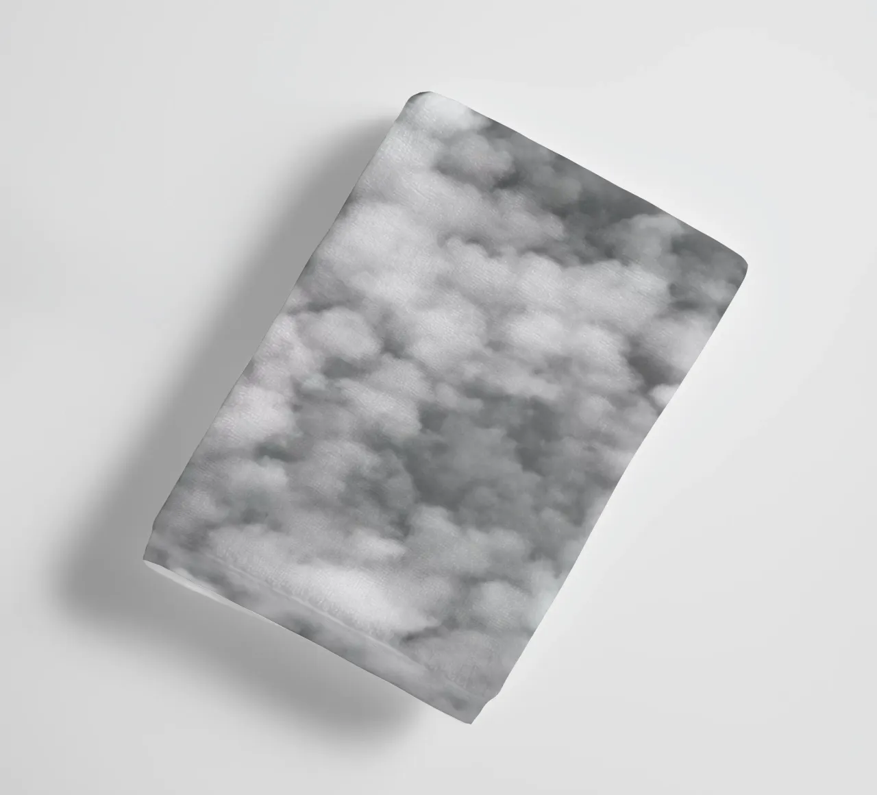 Sky, Clouds And Counting Sheep asciugamano da bagno da Studio Nahili
