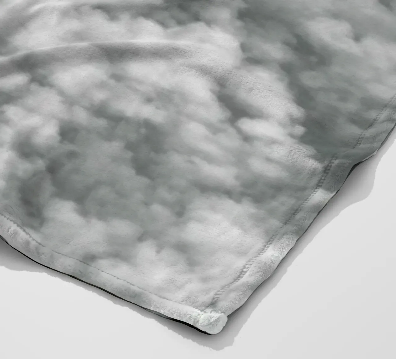 Sky, Clouds And Counting Sheep coperta in pile da Studio Nahili