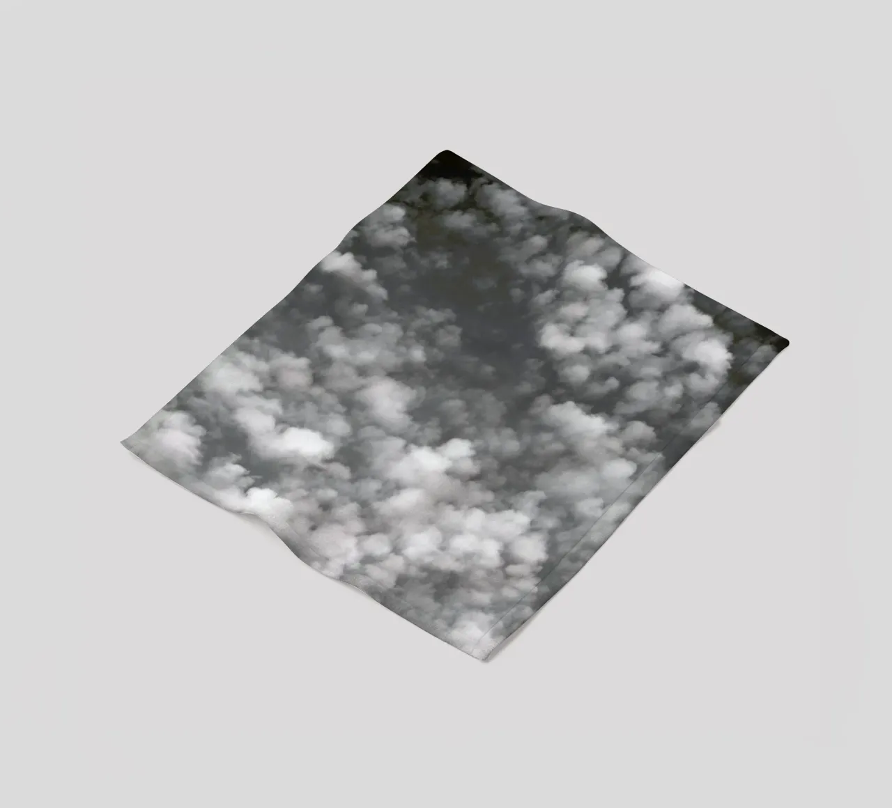 Sky, Clouds And Counting Sheep coperta in pile da Studio Nahili