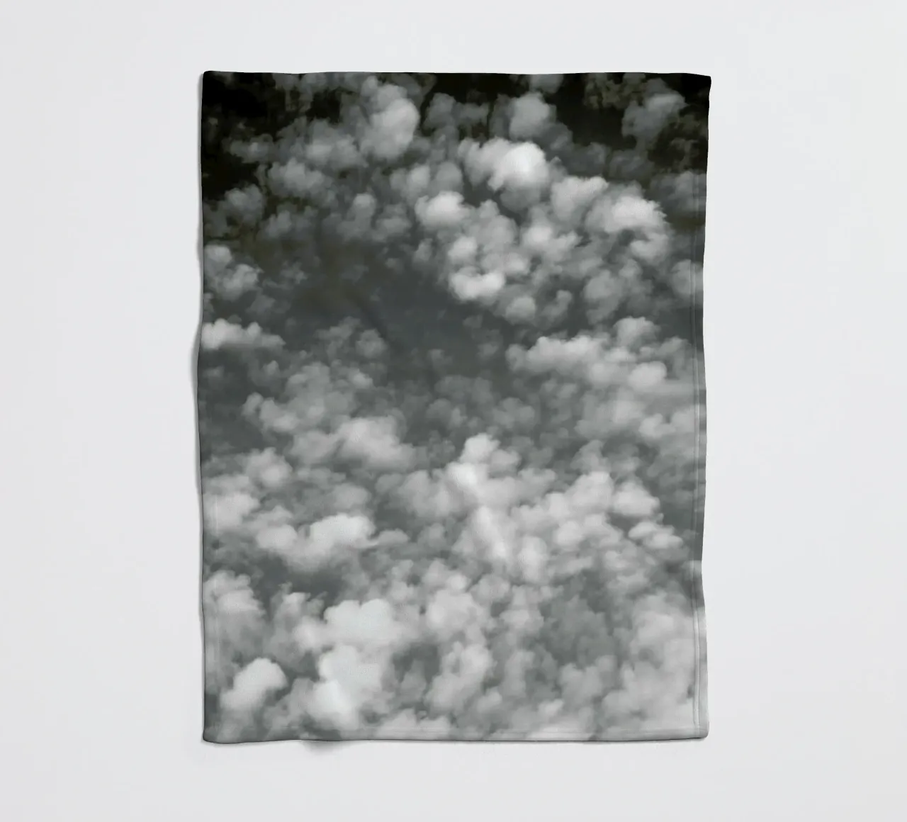 Sky, Clouds And Counting Sheep coperta in pile da Studio Nahili