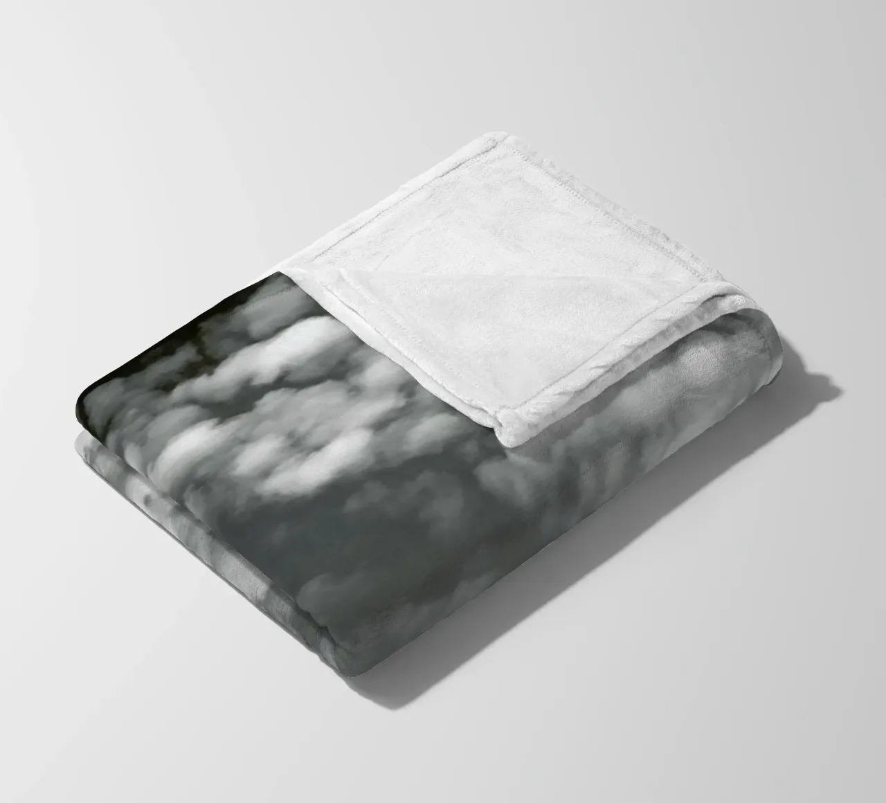 Sky, Clouds And Counting Sheep coperta in pile da Studio Nahili