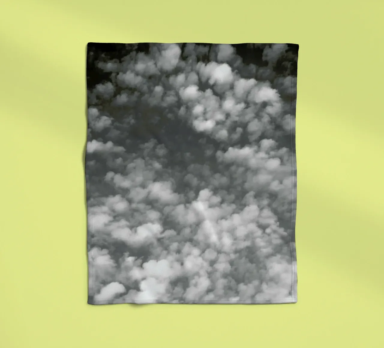 Sky, Clouds And Counting Sheep coperta in pile da Studio Nahili