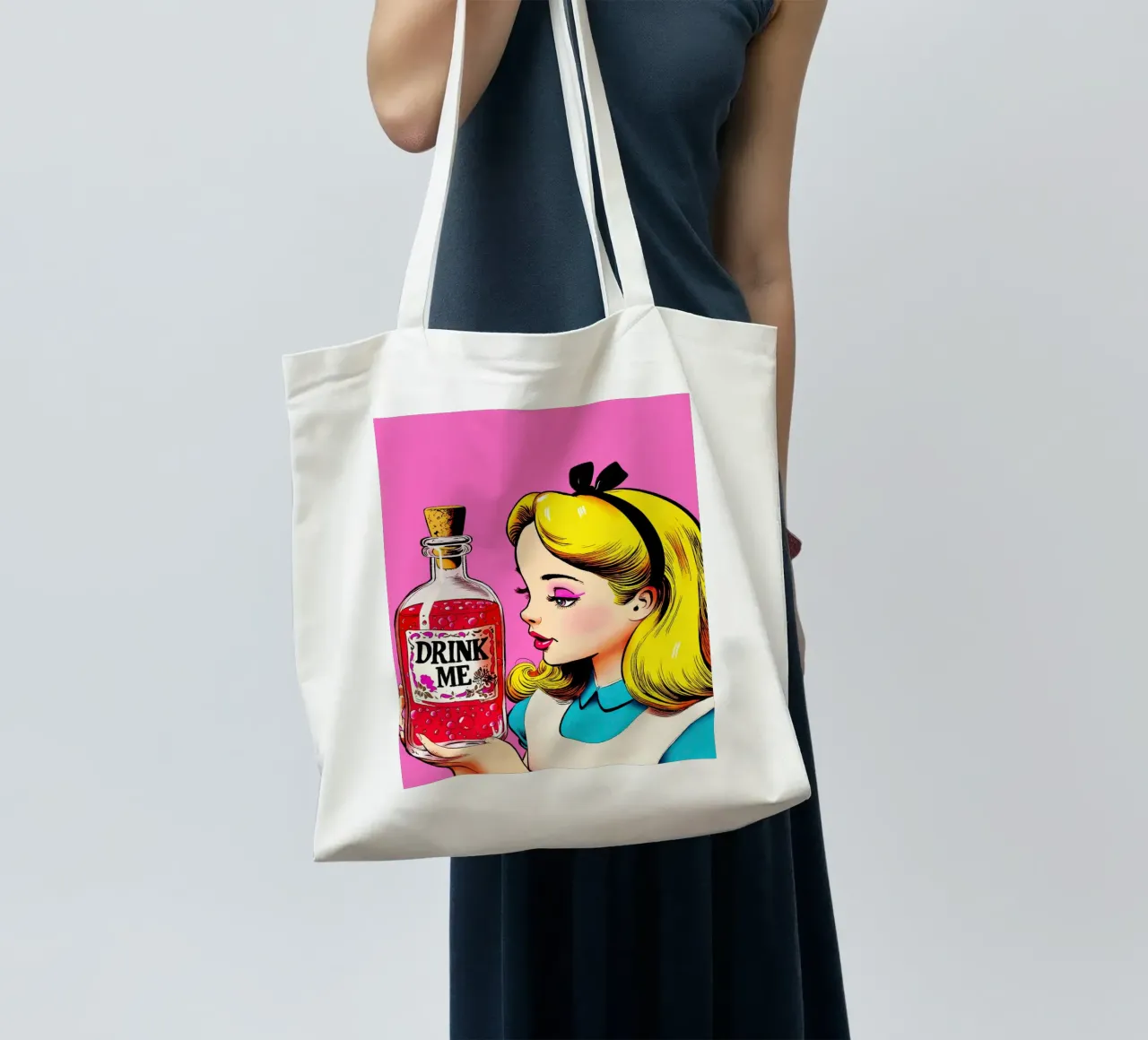Alice “Drink Me” borsa in juta da lucasmeier