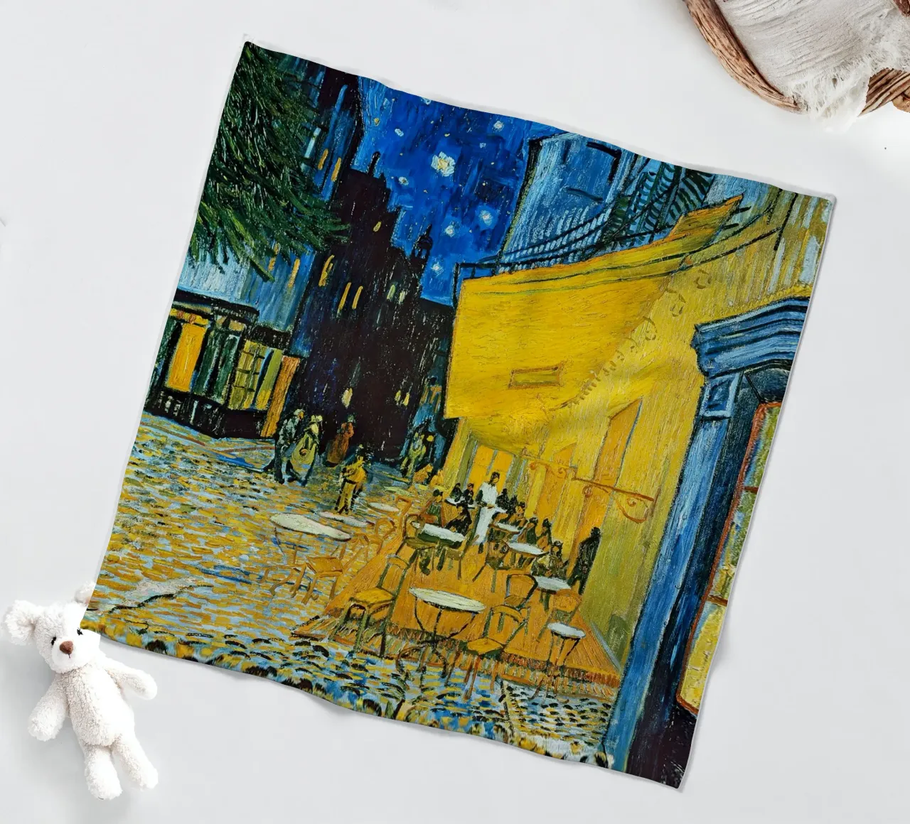 Terrazza di un caffè di notte coperta in pile da ashcraft shop