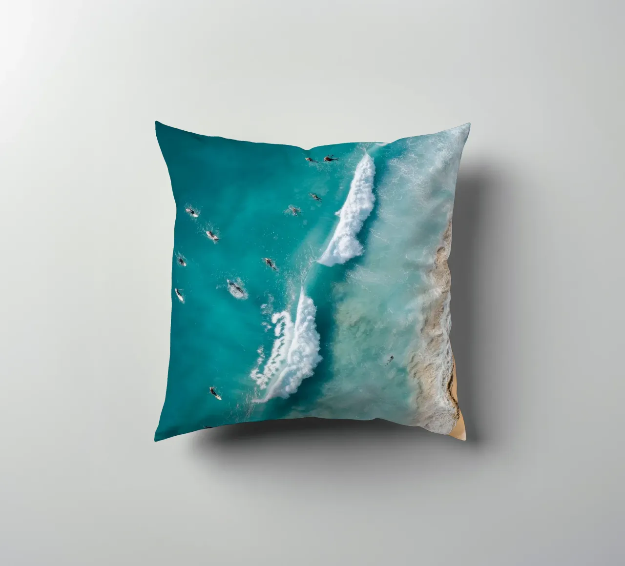 Surfers in Blue Waves cuscino da Nadjaa