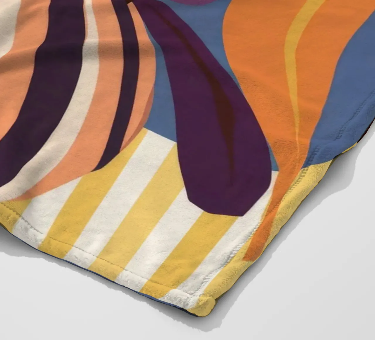 Vaso astratto a vortice coperta in pile da Tiga Bersama
