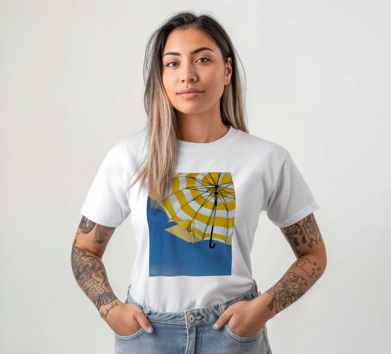 Parapluie jaune Pluie t-shirt de Tiga Bersama