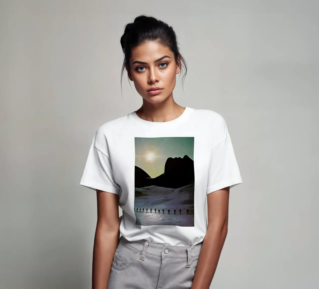 Long trek home T-Shirt von Sammy Slabbinck