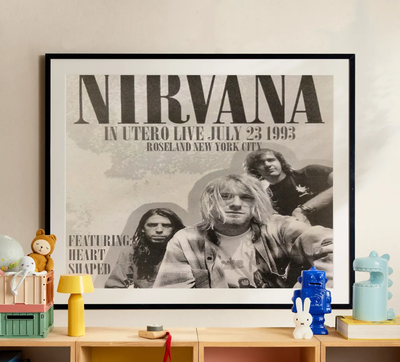 L'eredità vive attraverso il rumore poster con telaio in alluminio da zugbl