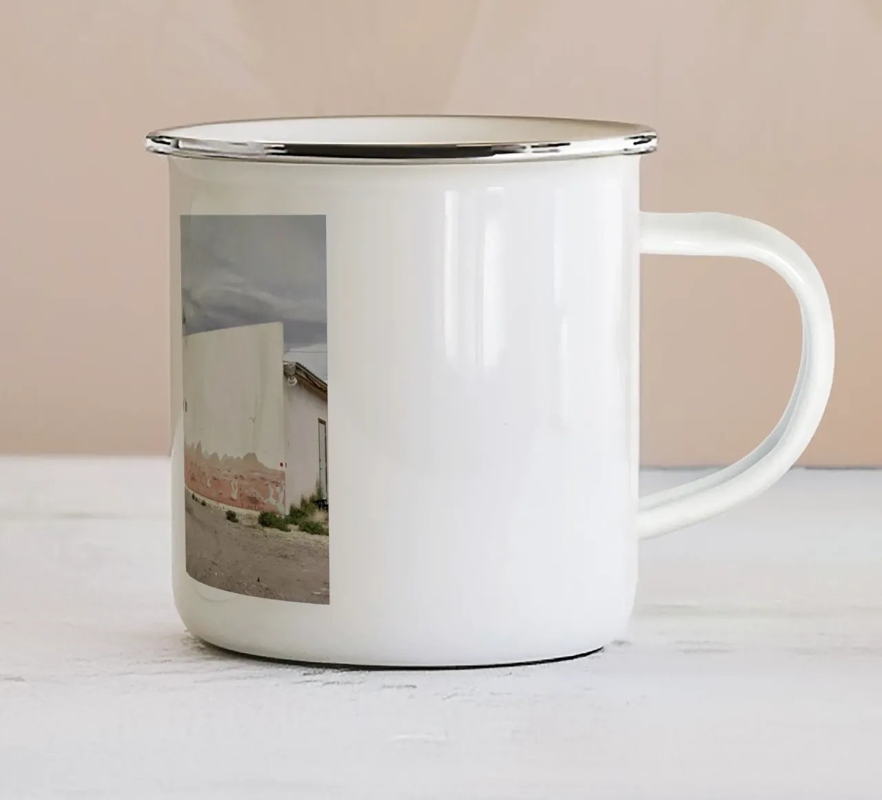 Liquor Store Valentine tazza in smalto da Marc Gruninger