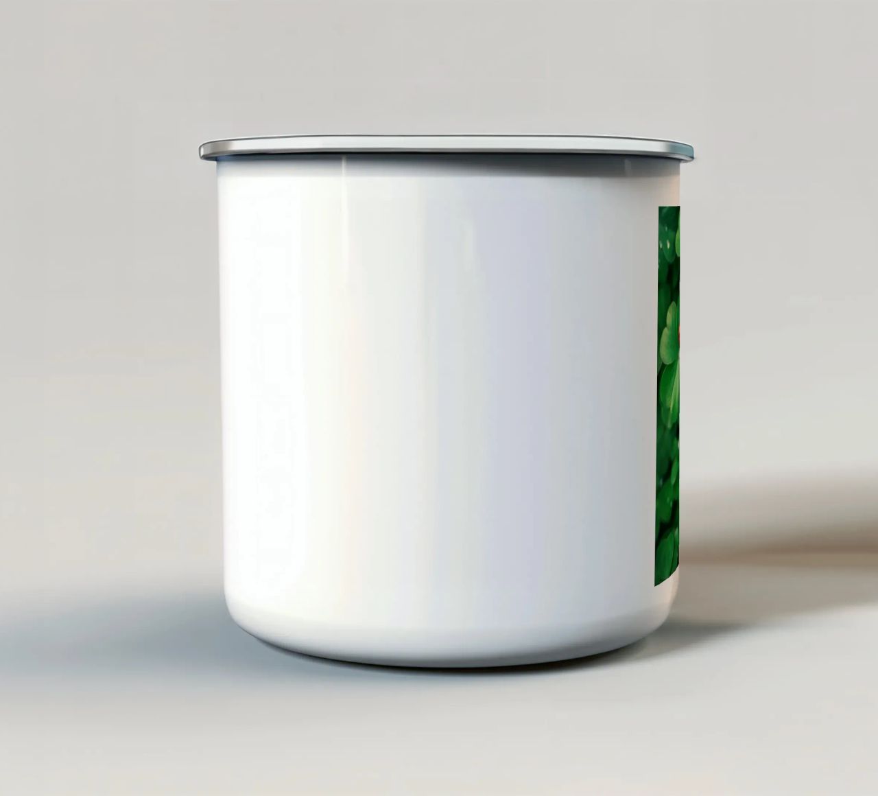 Trifoglio e coccinella tazza in smalto da graphic design