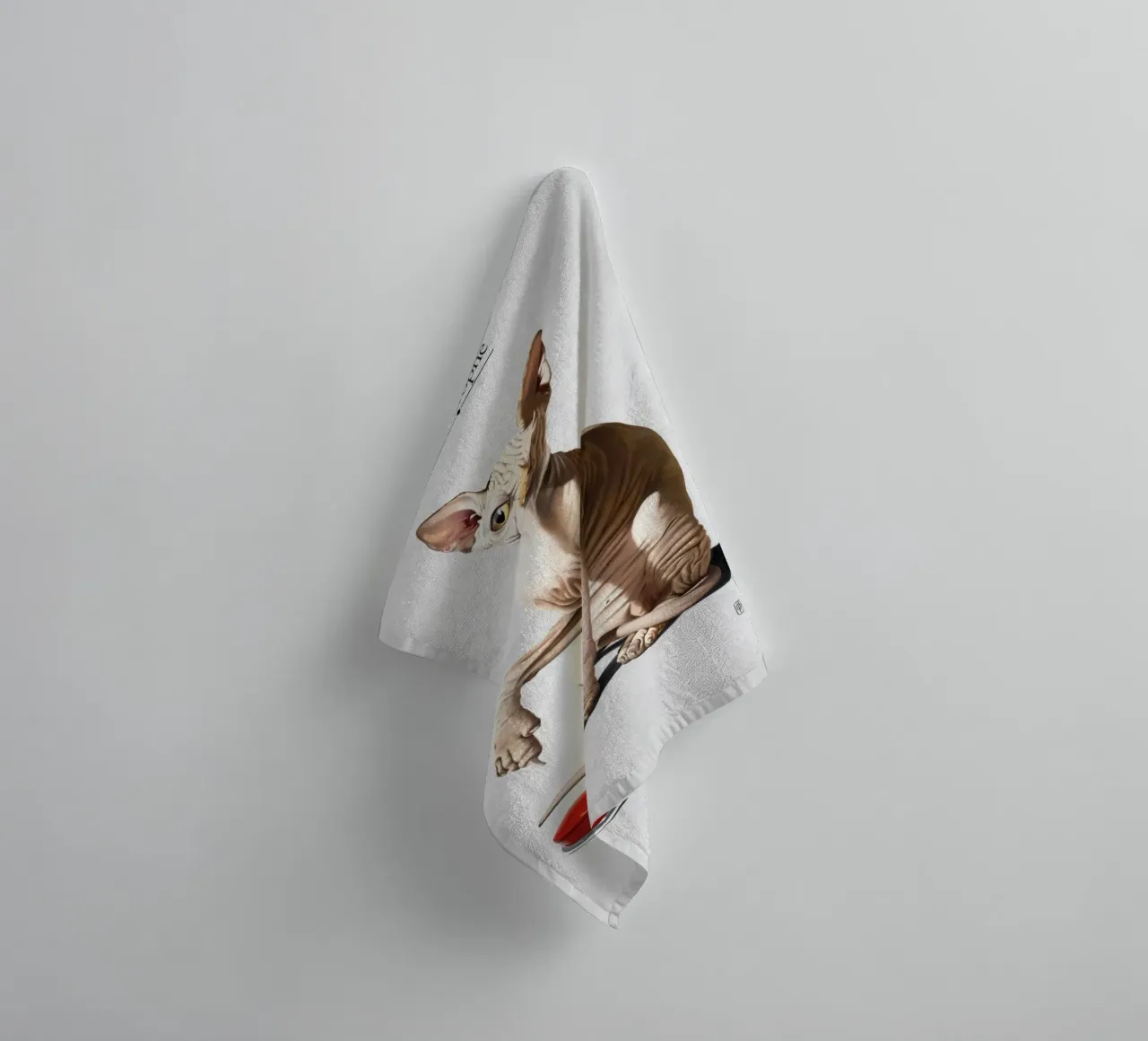 Cat-astrophe (Titled) asciugamano da bagno da Rob Art | Illustration