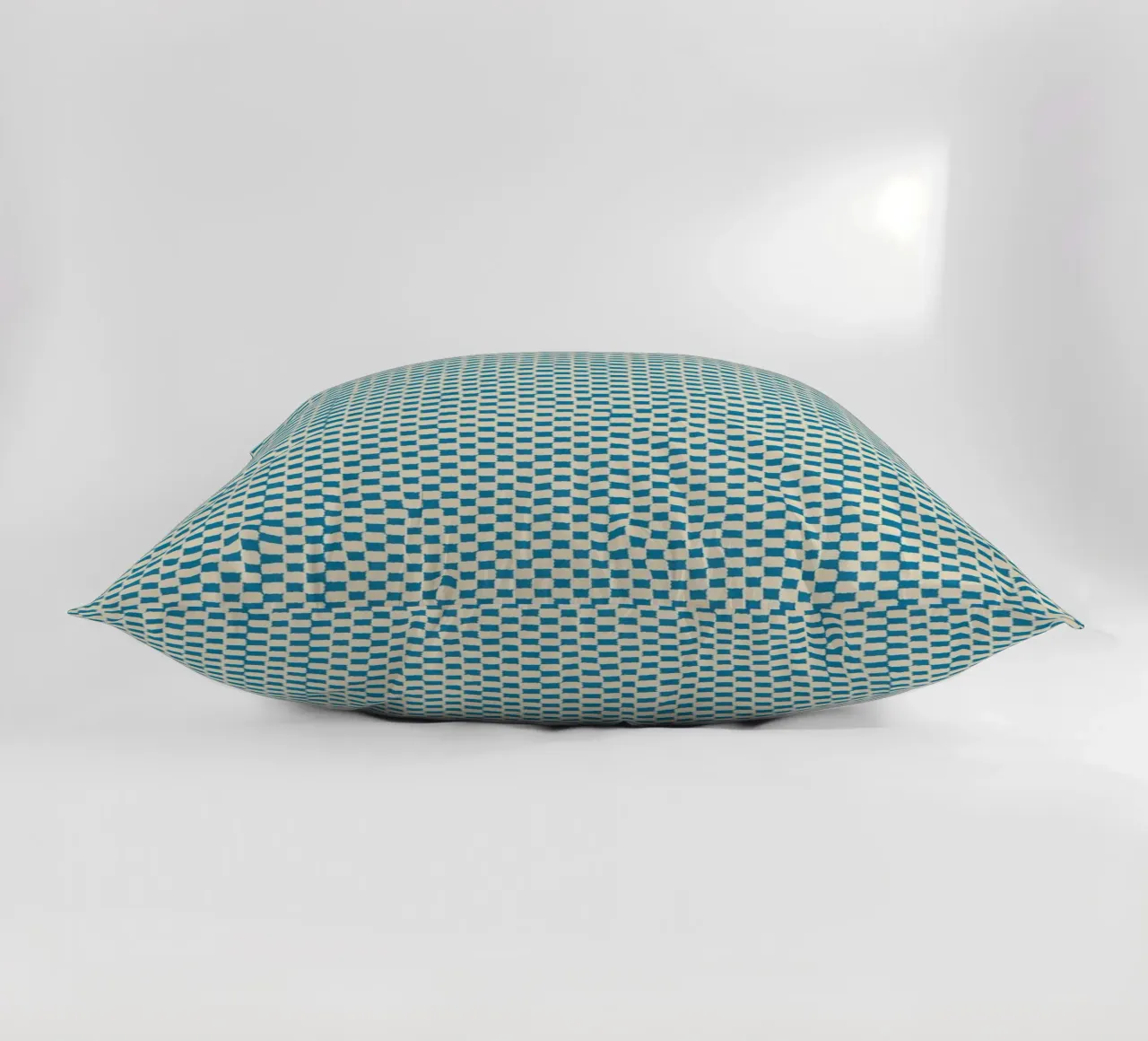 Cyano Pattern No 21 kussen van treechild