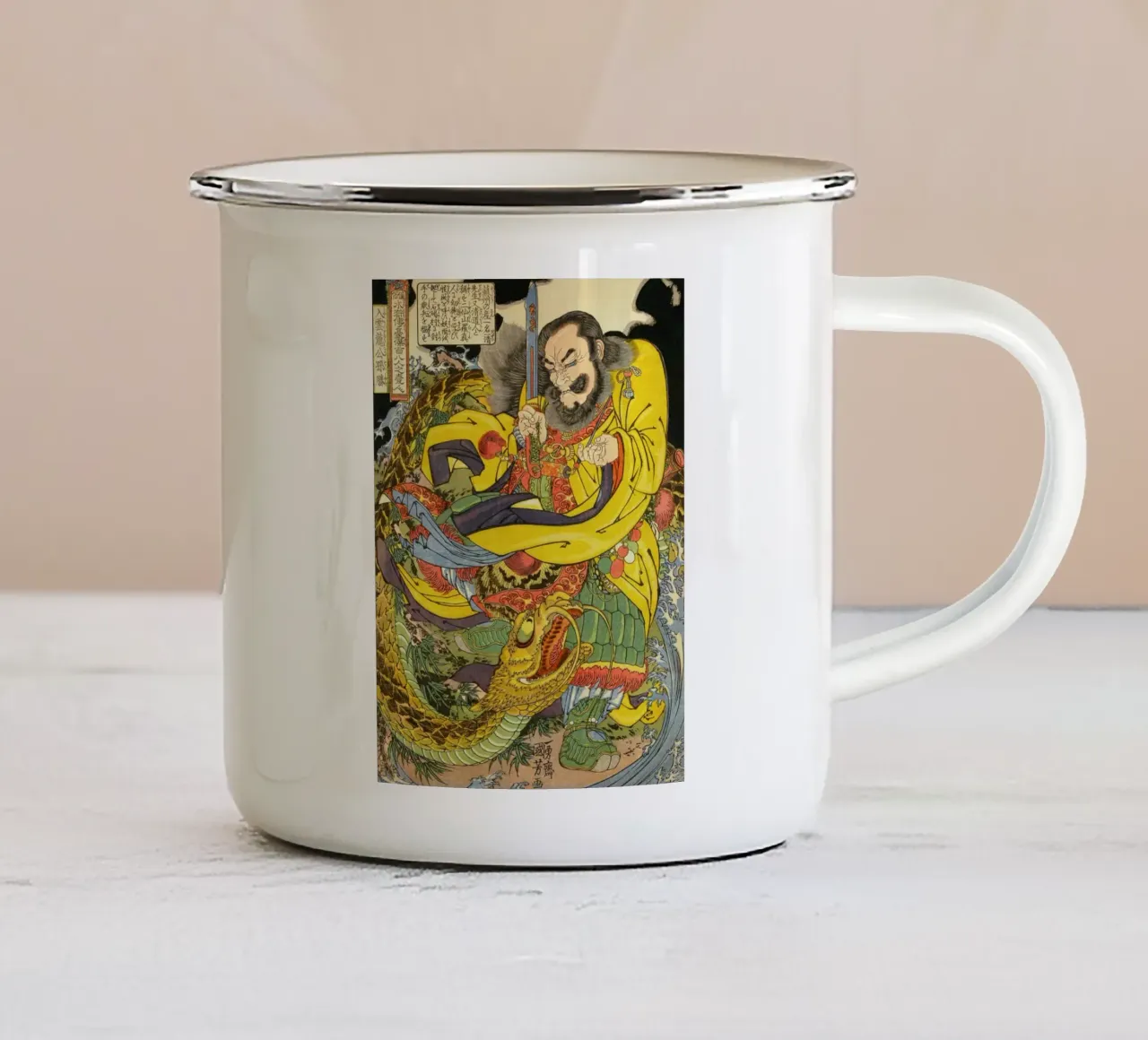 Serpente samurai in lotta - Arte Ukiyo-e giapponese d'epoca tazza in smalto da Masterpieces Of Japanese Art